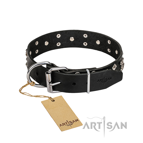 Leather dog collar with rounded edges for convenient walking